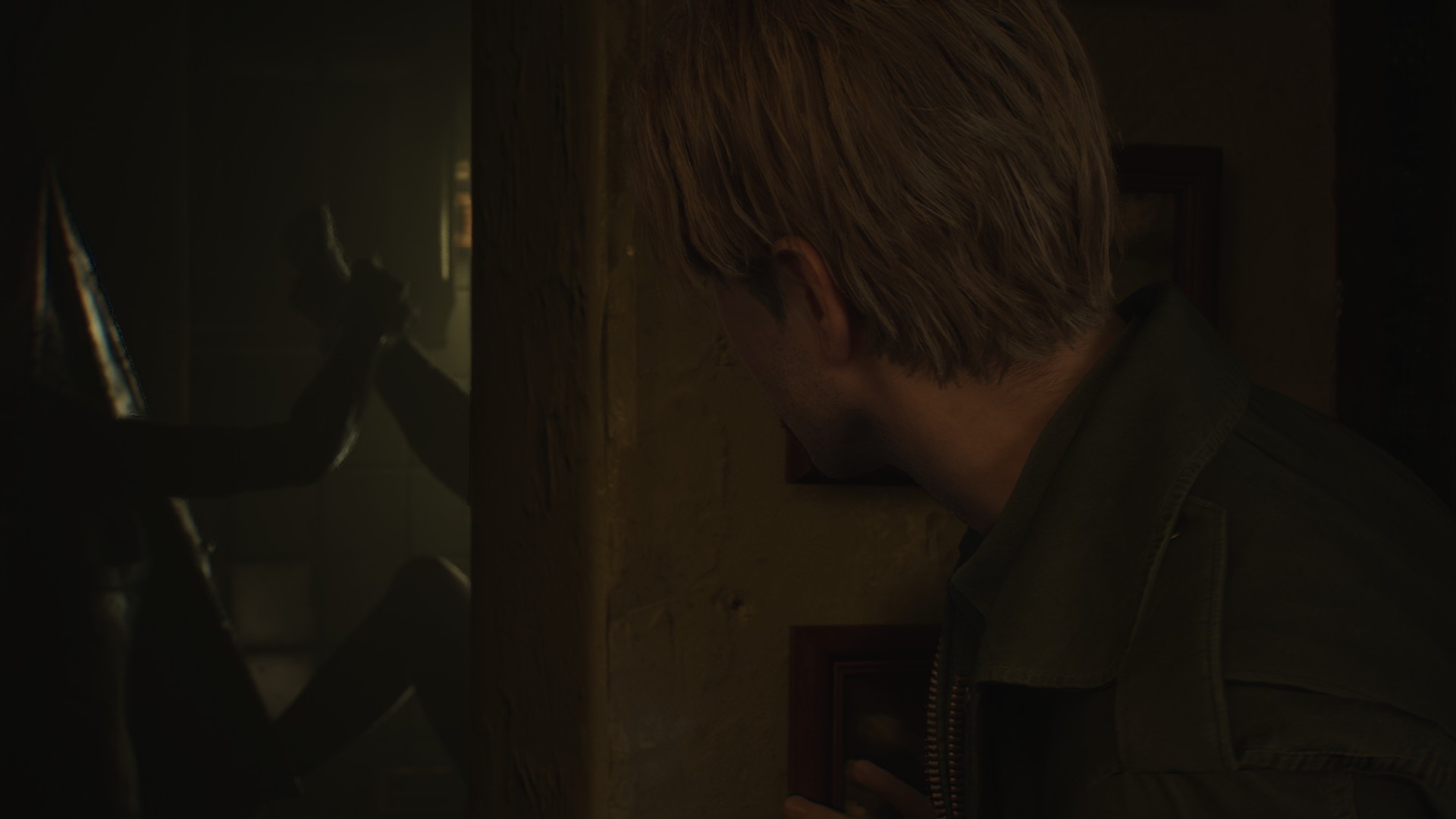 Pyramid head assaulting monsters